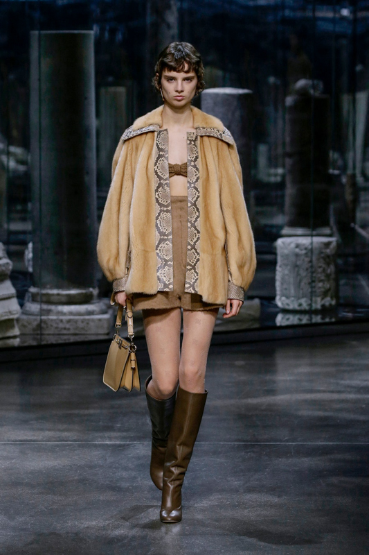Fendi Fall Winter 2021 – 2022 collection at Milan Fashion Week ...